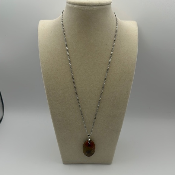 Warring State Agate Pendant on 18” Stainless Steel Box Chain - Picture 2 of 8